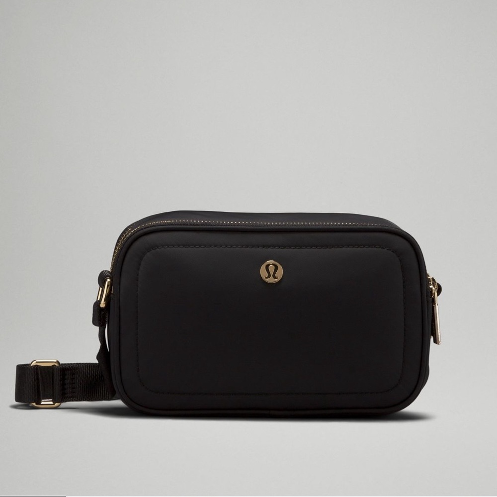 NWT Lululemon Crossbody Camera Bag 2L